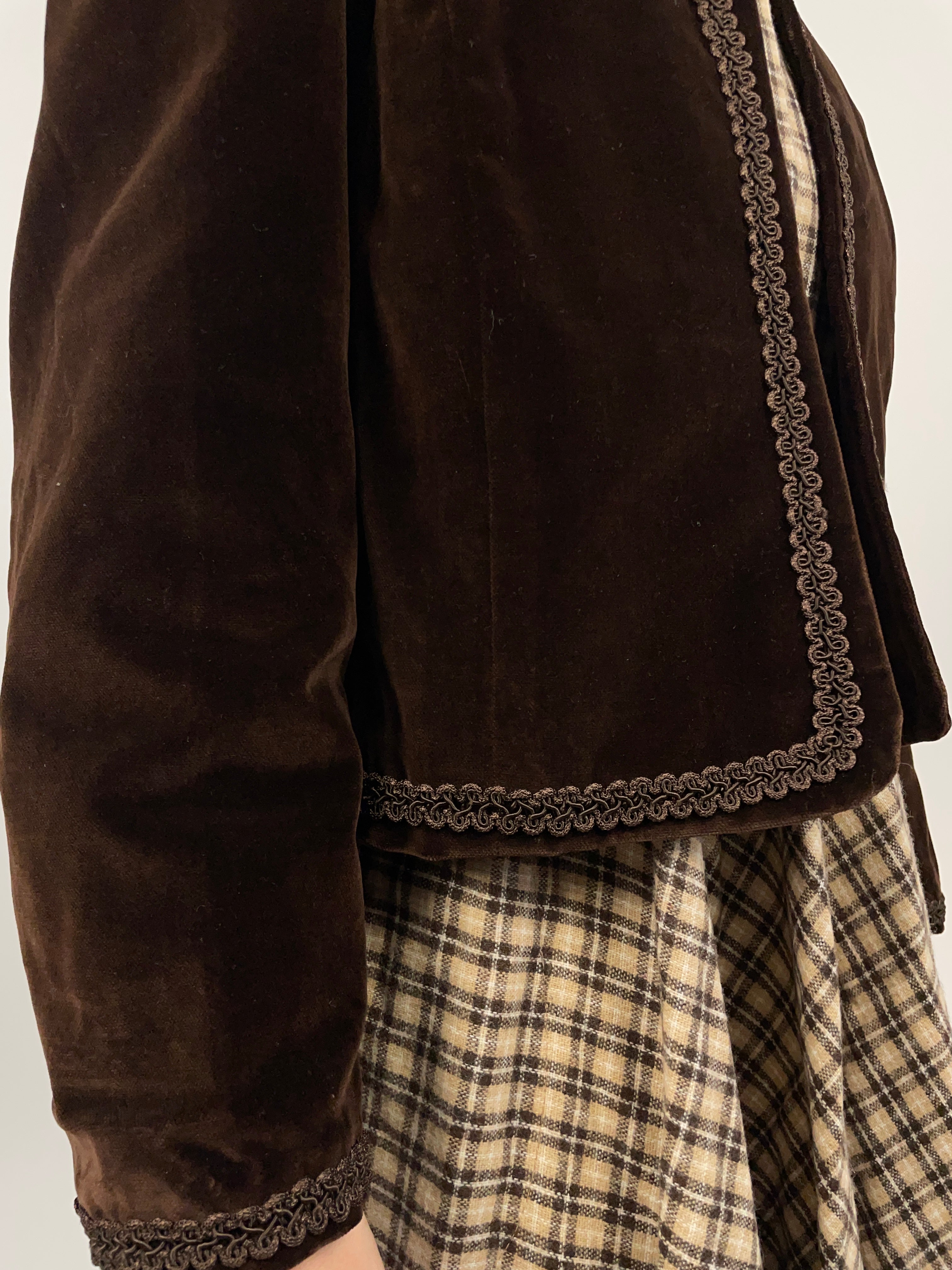 giacca-cropped-da-donna-in-velluto-marrone-vintage