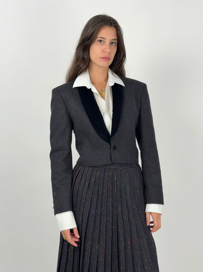 Giacca bolero sartoriale in lana con revers in velluto