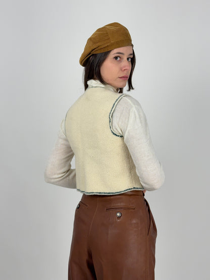 Gilet handmade con ricami e chiusure in metallo