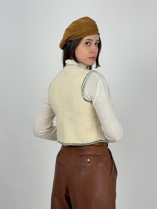 Gilet handmade con ricami e chiusure in metallo