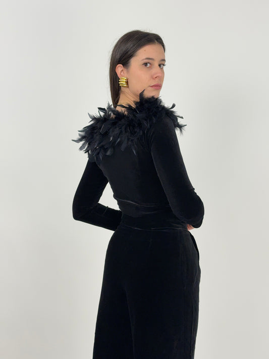 maglia-in-velluto-nero-con-collo-di-piume-anni-70