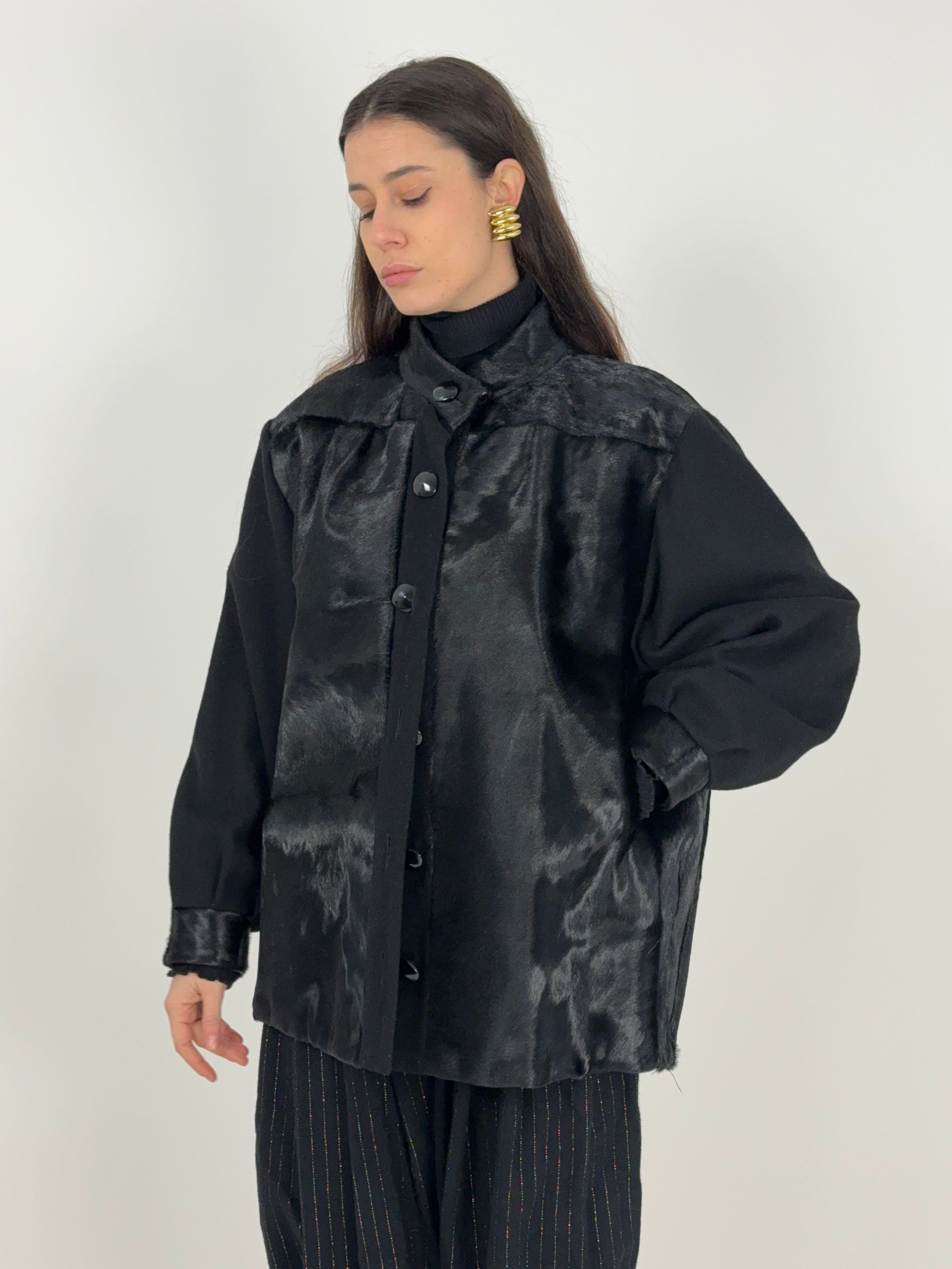 cappotto-sartoriale-corto-in-lana-e-pelliccia-da-donna-colore-nero