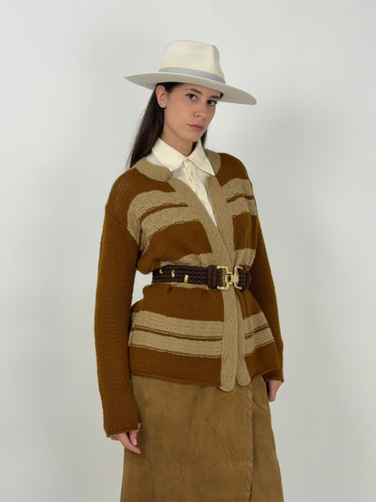 cardigan-realizzato-a-mano-in-lana-marrone-e-beige