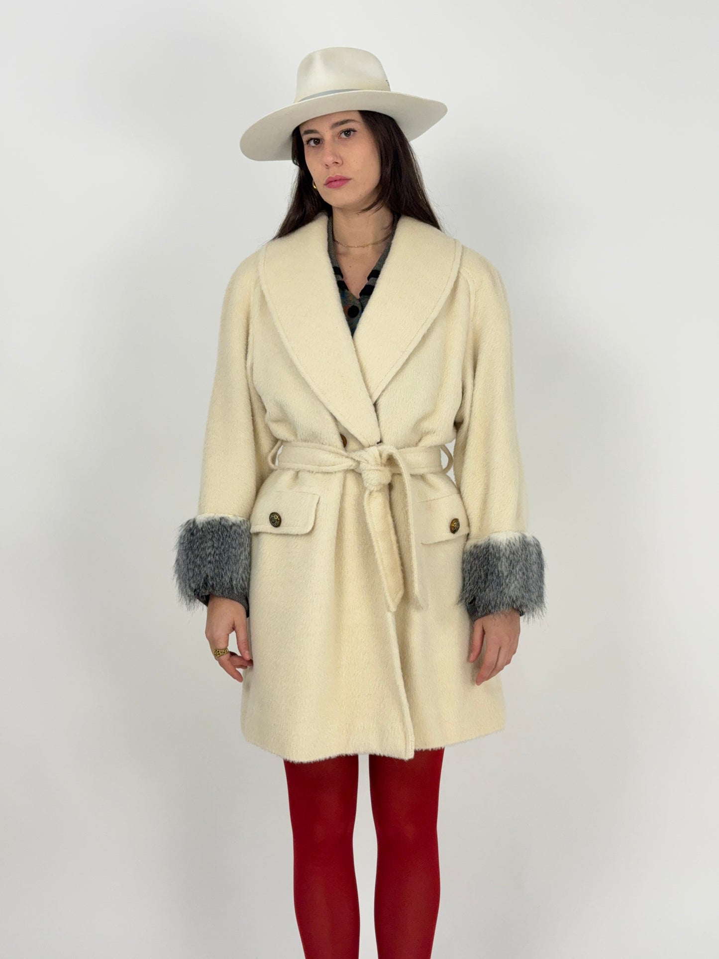 cappotto-renato-balestra-in-alpaca-e-lana-color-avorio-anni-80-con-polsi-in-pelliccia