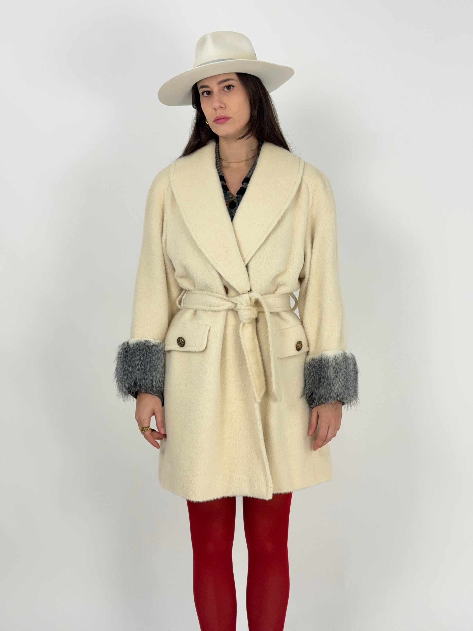cappotto-renato-balestra-in-alpaca-e-lana-color-avorio-anni-80-con-polsi-in-pelliccia