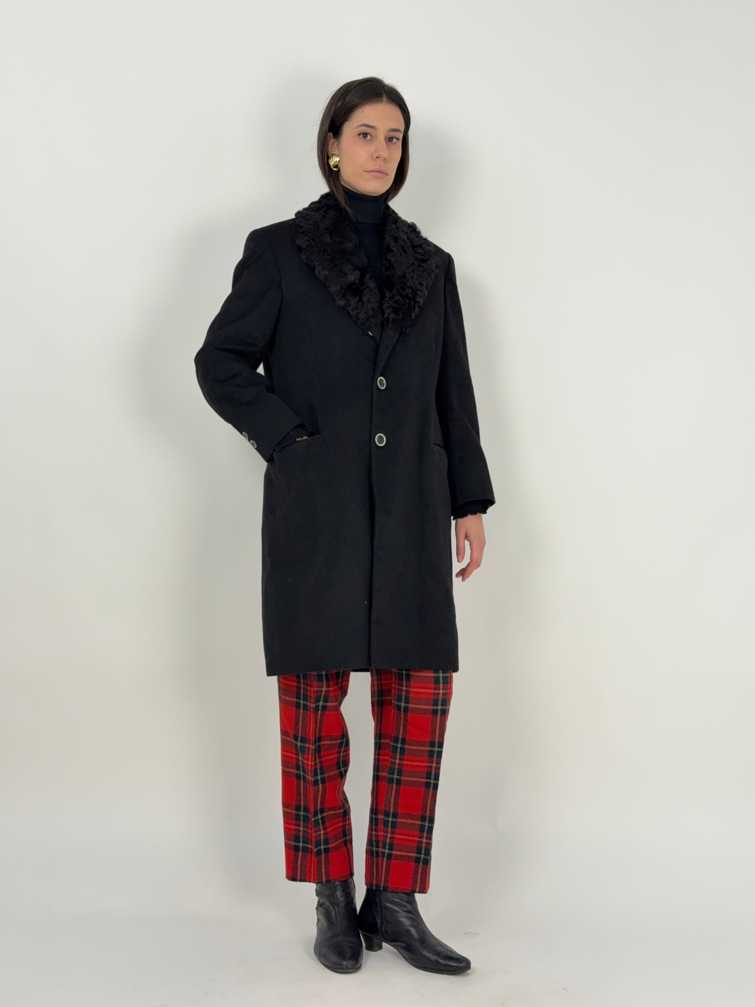 Cappotto sartoriale con collo in pelliccia