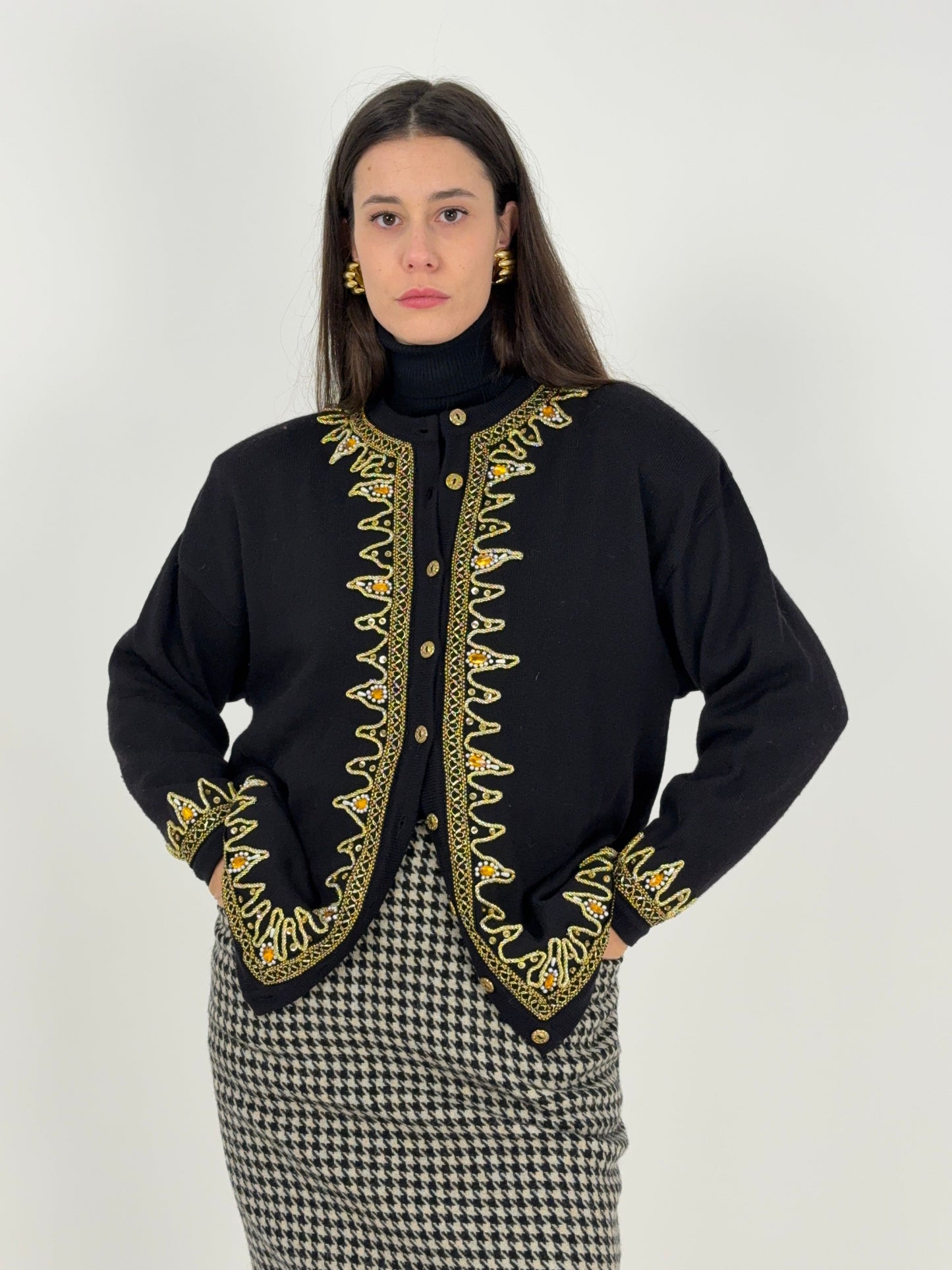 Cardigan anni '80 ricamato a mano con dettagli dorati e perline