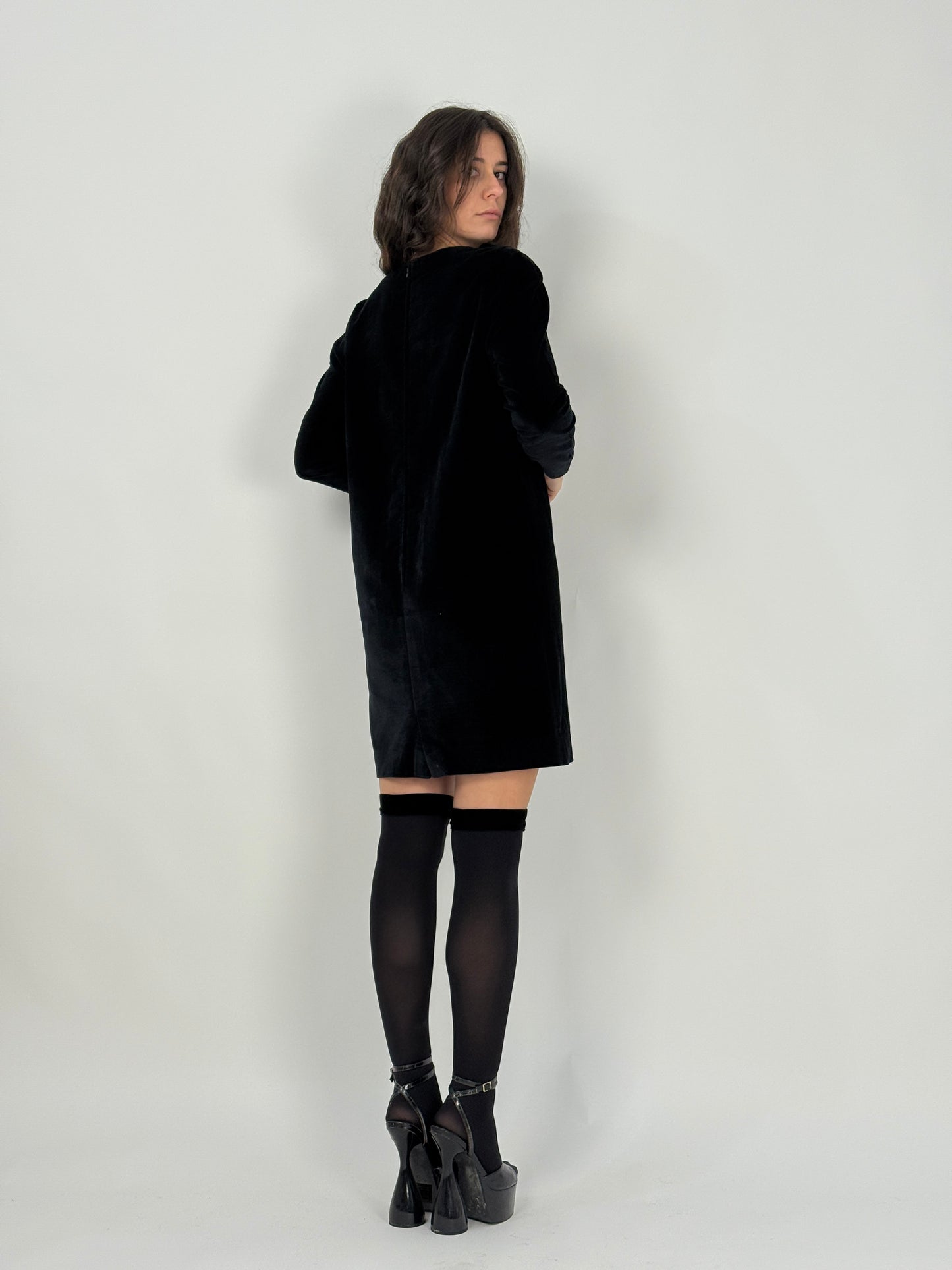 Abito corto in velluto e perline anni '70