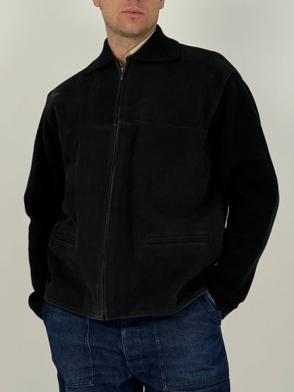 giacca-in-camosco-e-maglia-nera-da-uomo