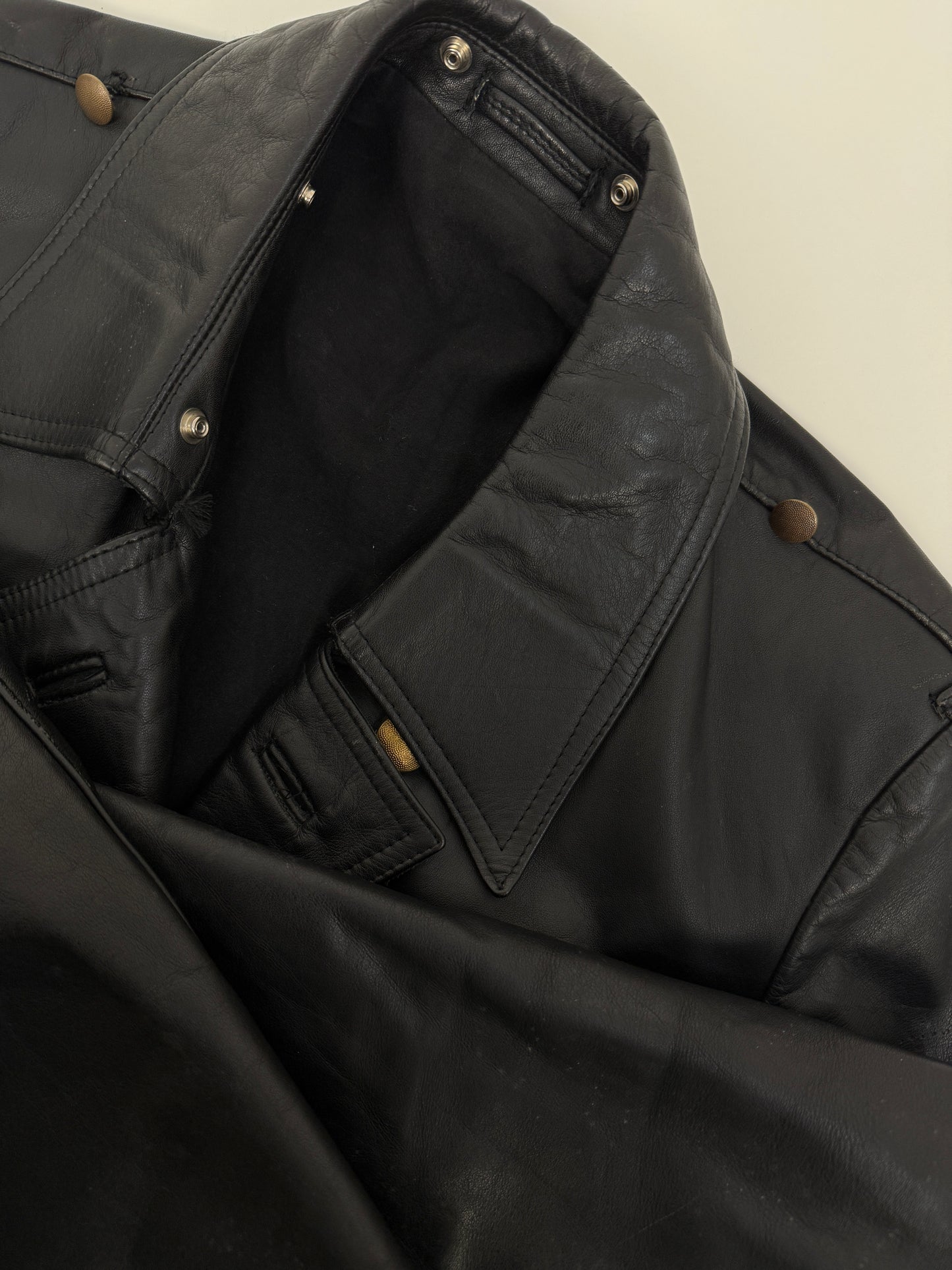 Giacca in pelle nera militare anni ’70