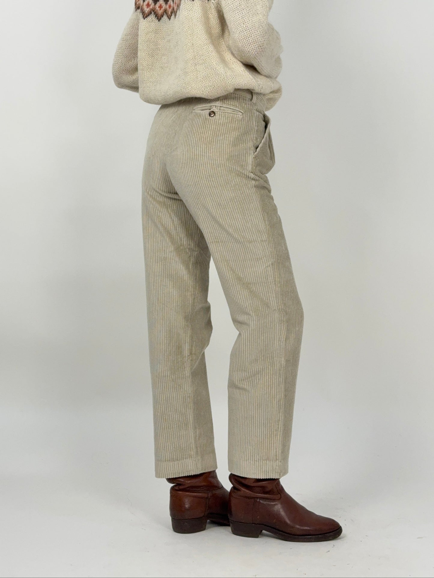 pantaloni-fila-in-velluto-a-coste-colore-crema-vintage