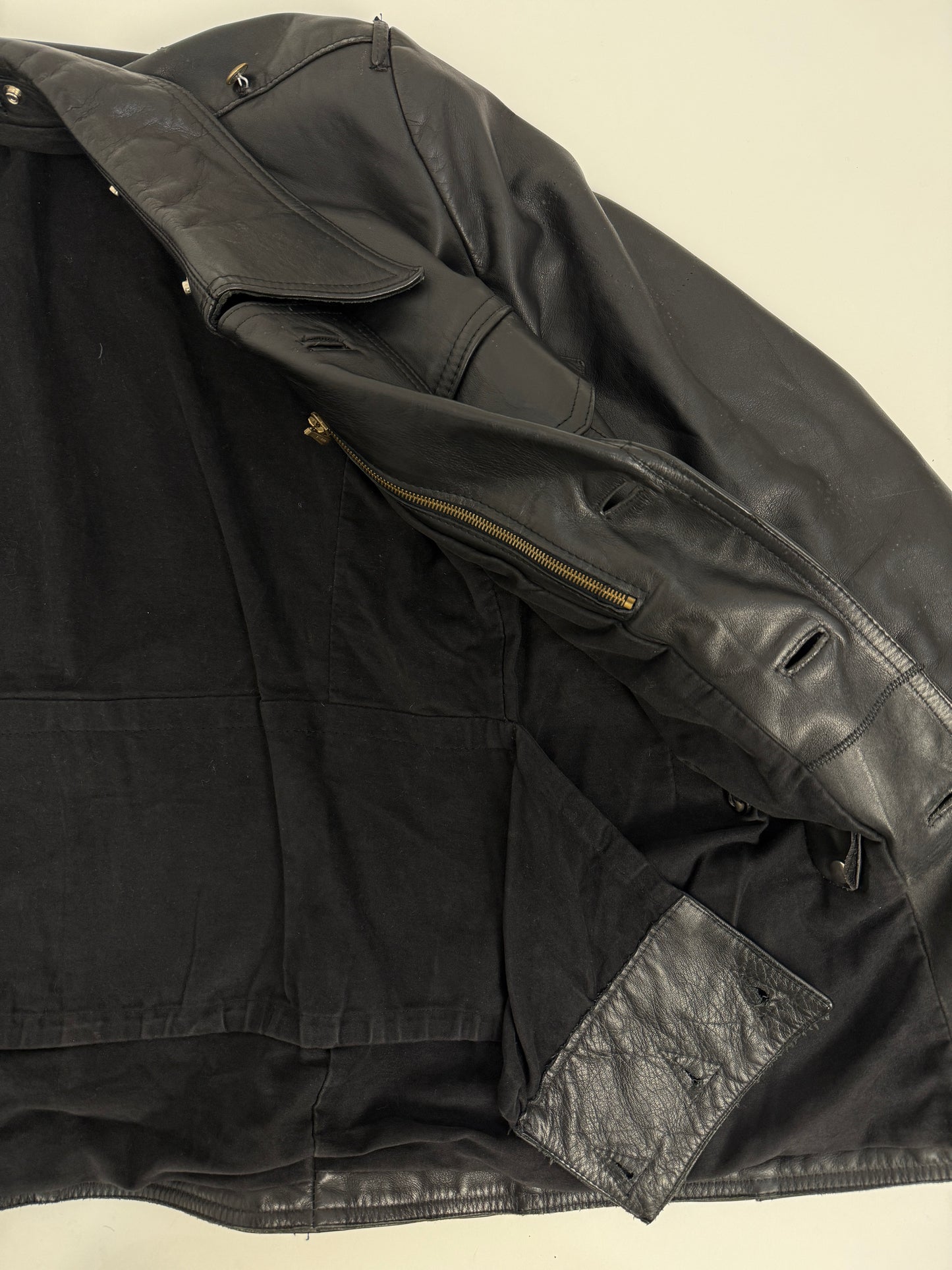 Giacca in pelle nera militare anni ’70