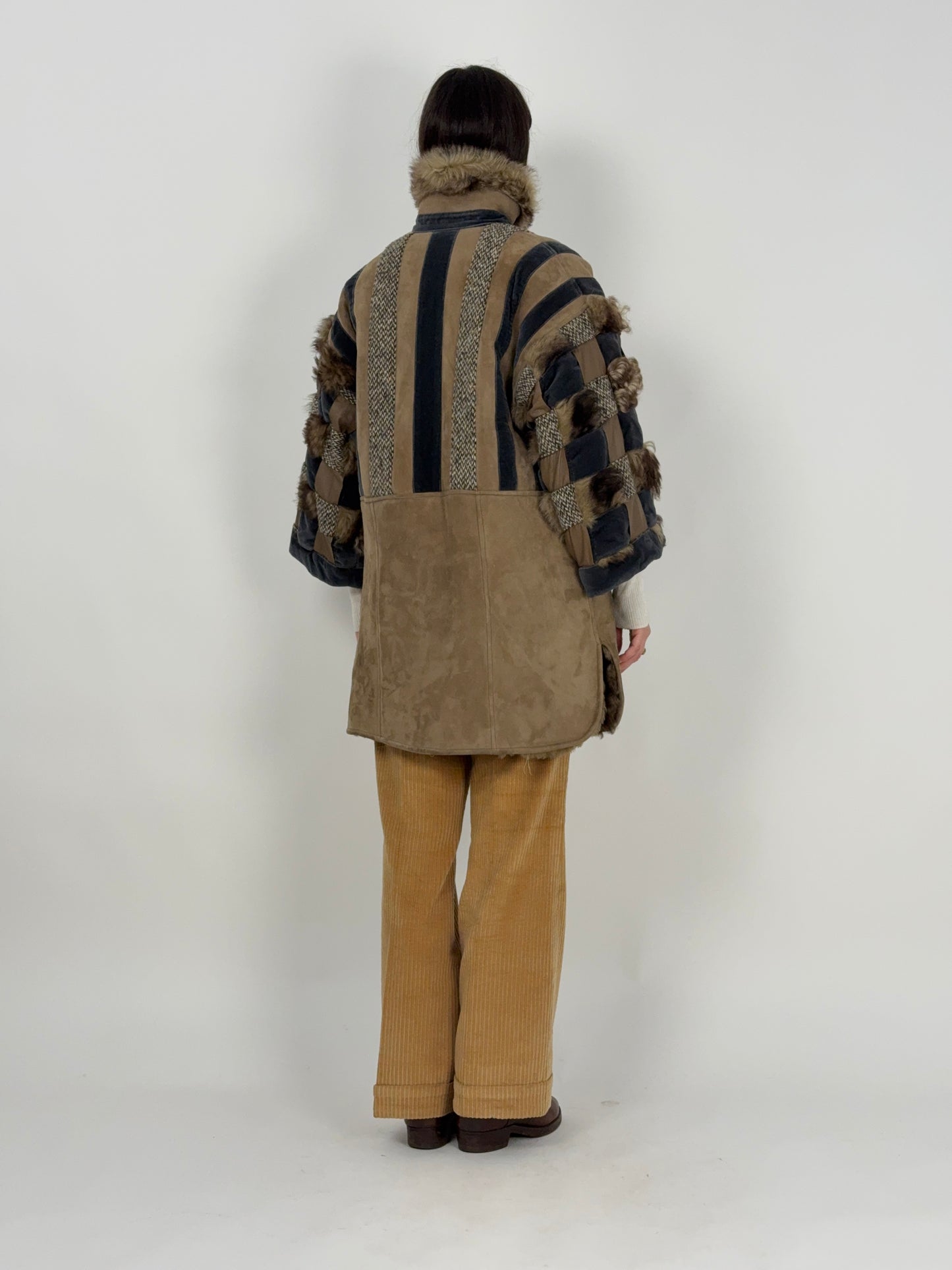 Cappotto anni '70 patchwork in camoscio e pelliccia