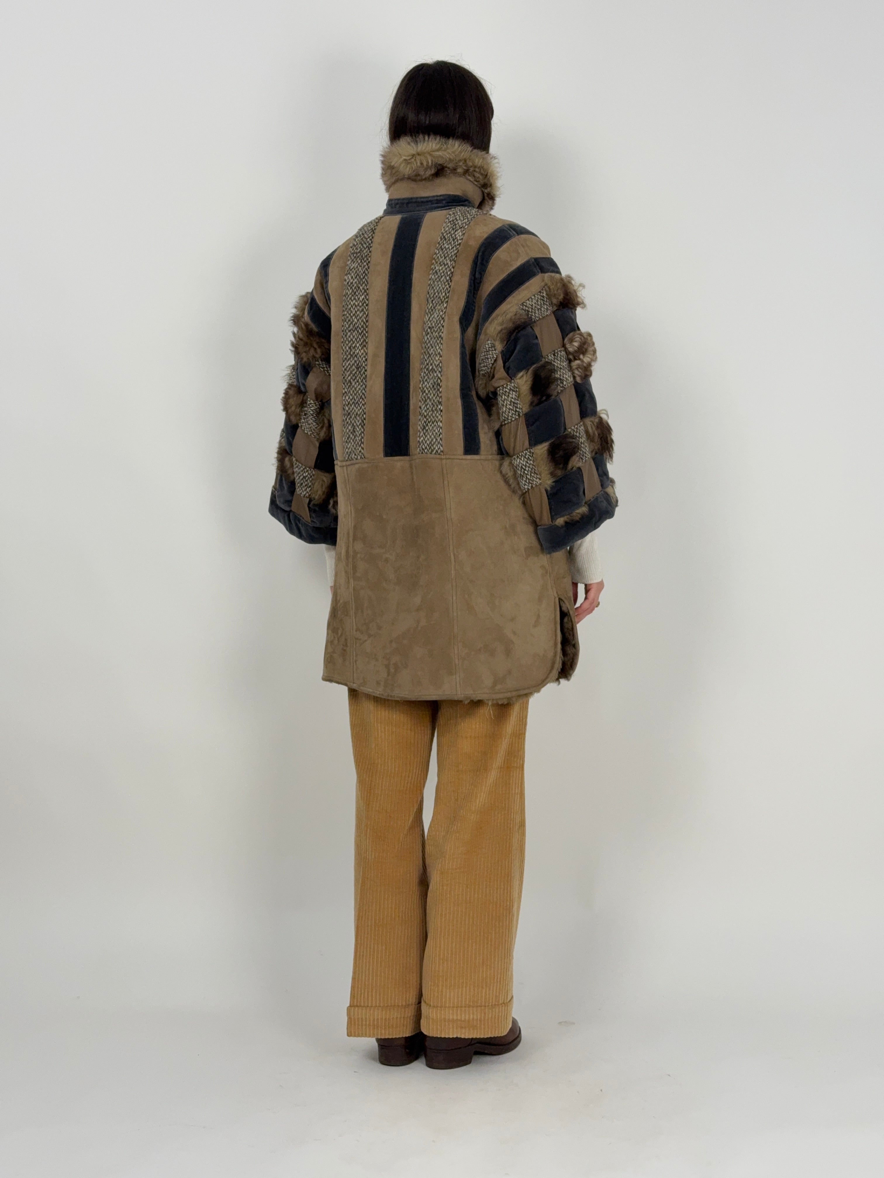 Cappotto anni '70 patchwork in camoscio e pelliccia