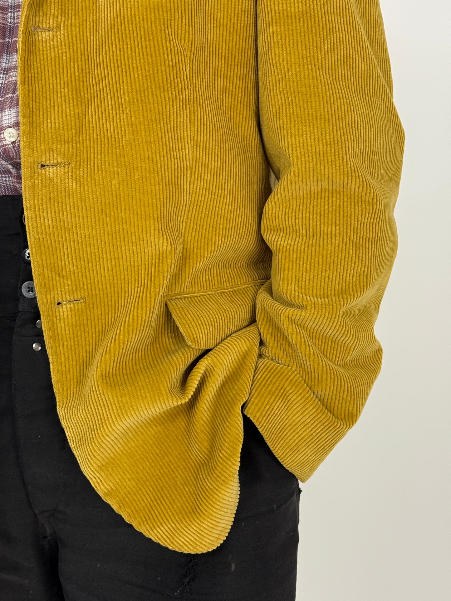 giacca-in-velluto-a-coste-ocra