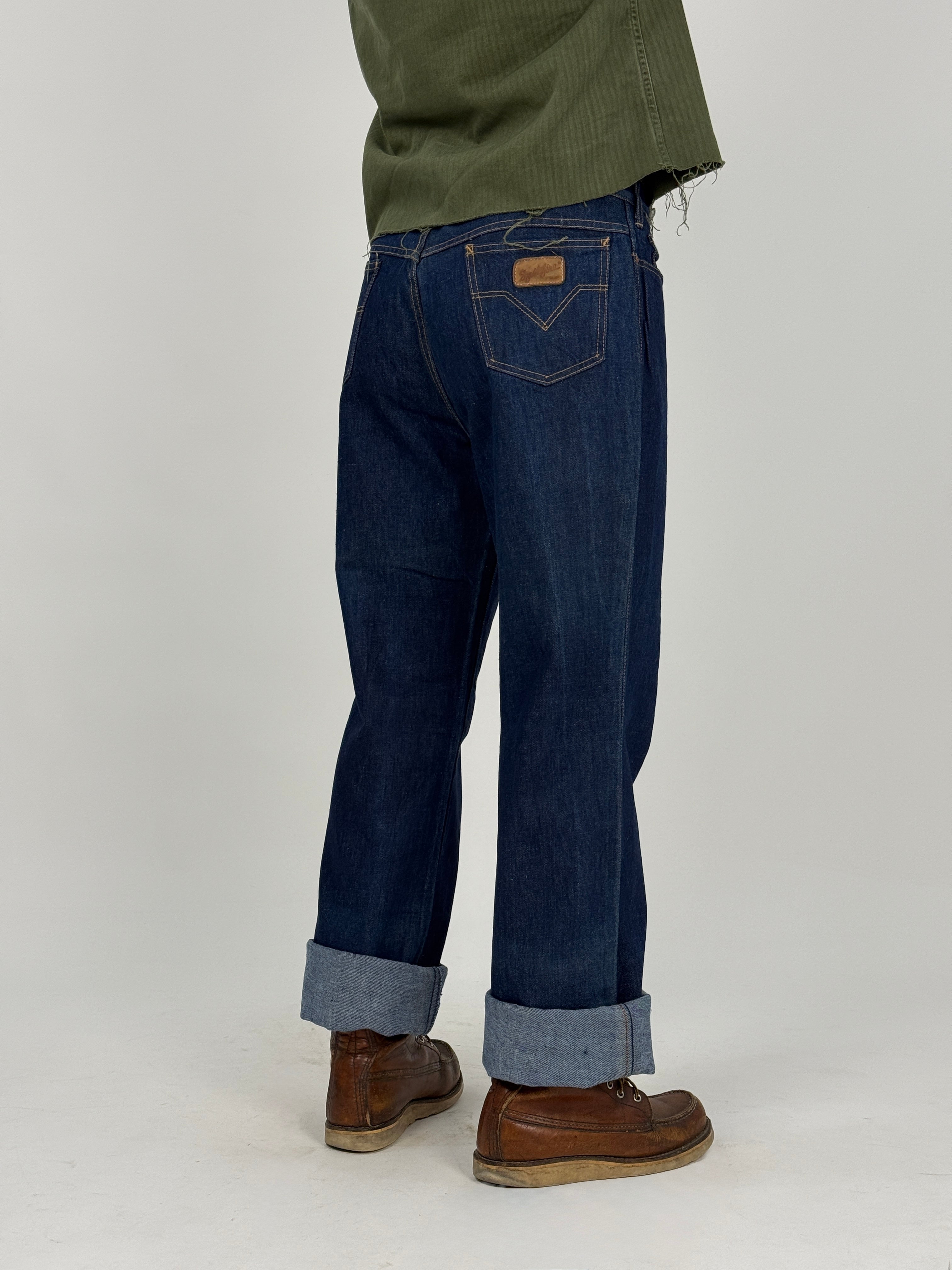 Jeans Spitfire Vintage Anni '70 Raw Denim - vista frontale intera indossato con orlo risvoltato e Red Wing
