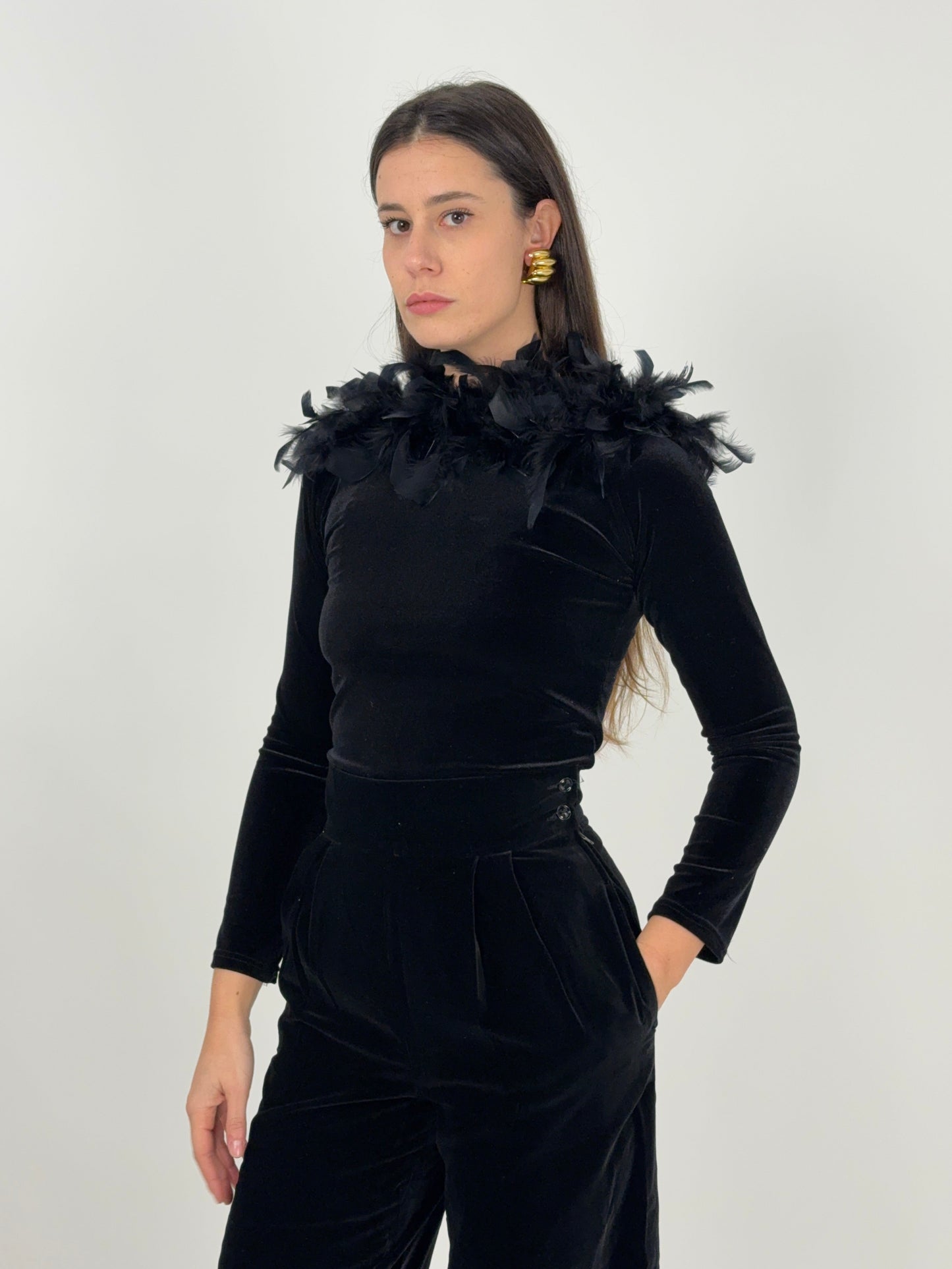 Maglia in velluto con collo in piume anni '70