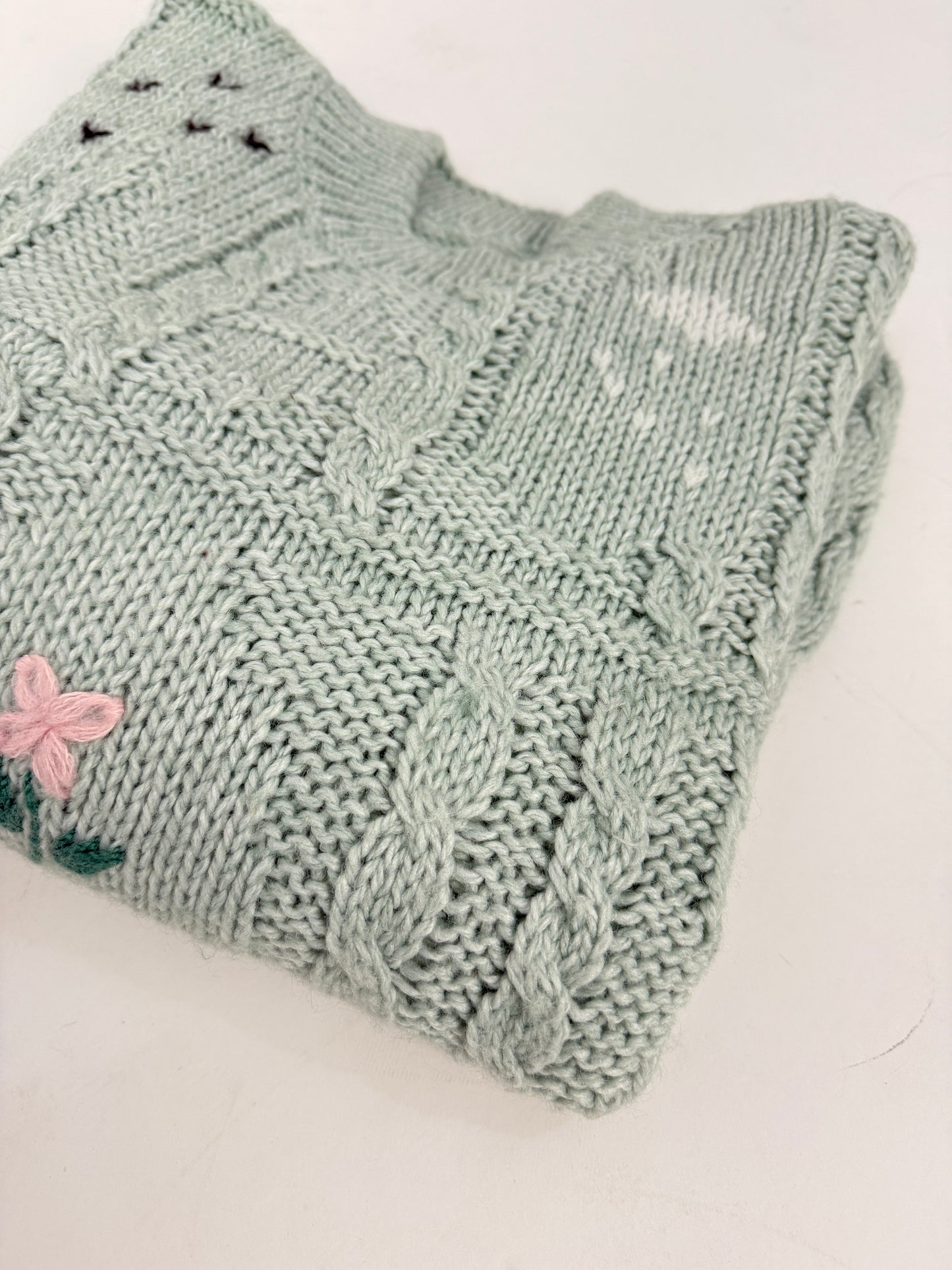 Maglione in lana ricamato a mano