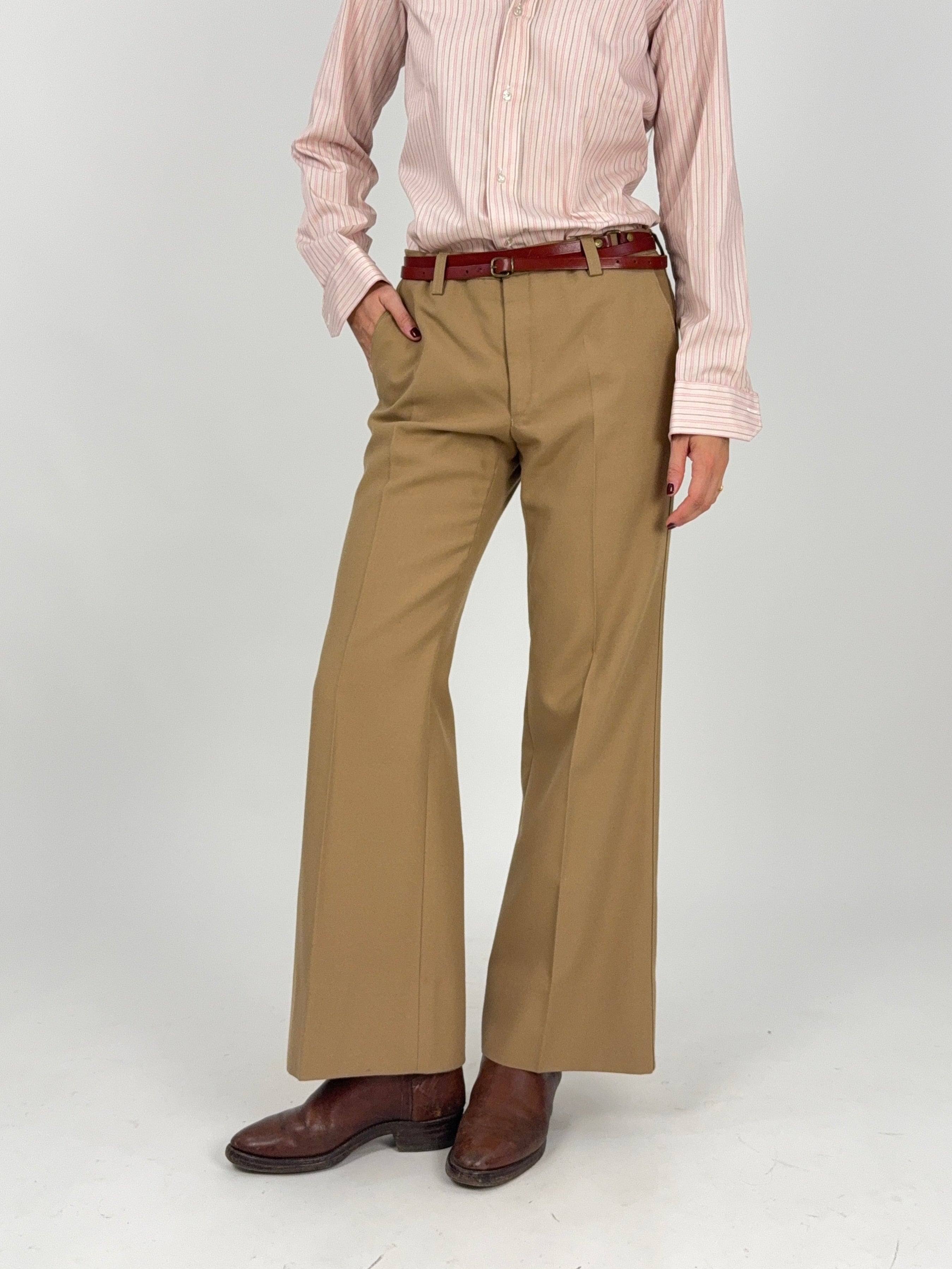 Pantalone zampa sartoriale beige cammello vintage anni 70 - retro intero indossato taglia 44