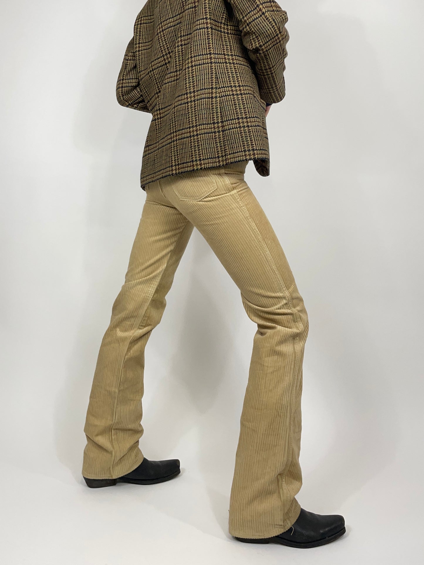 pantaloni-casucci-anni-70-a-coste-colore-beige