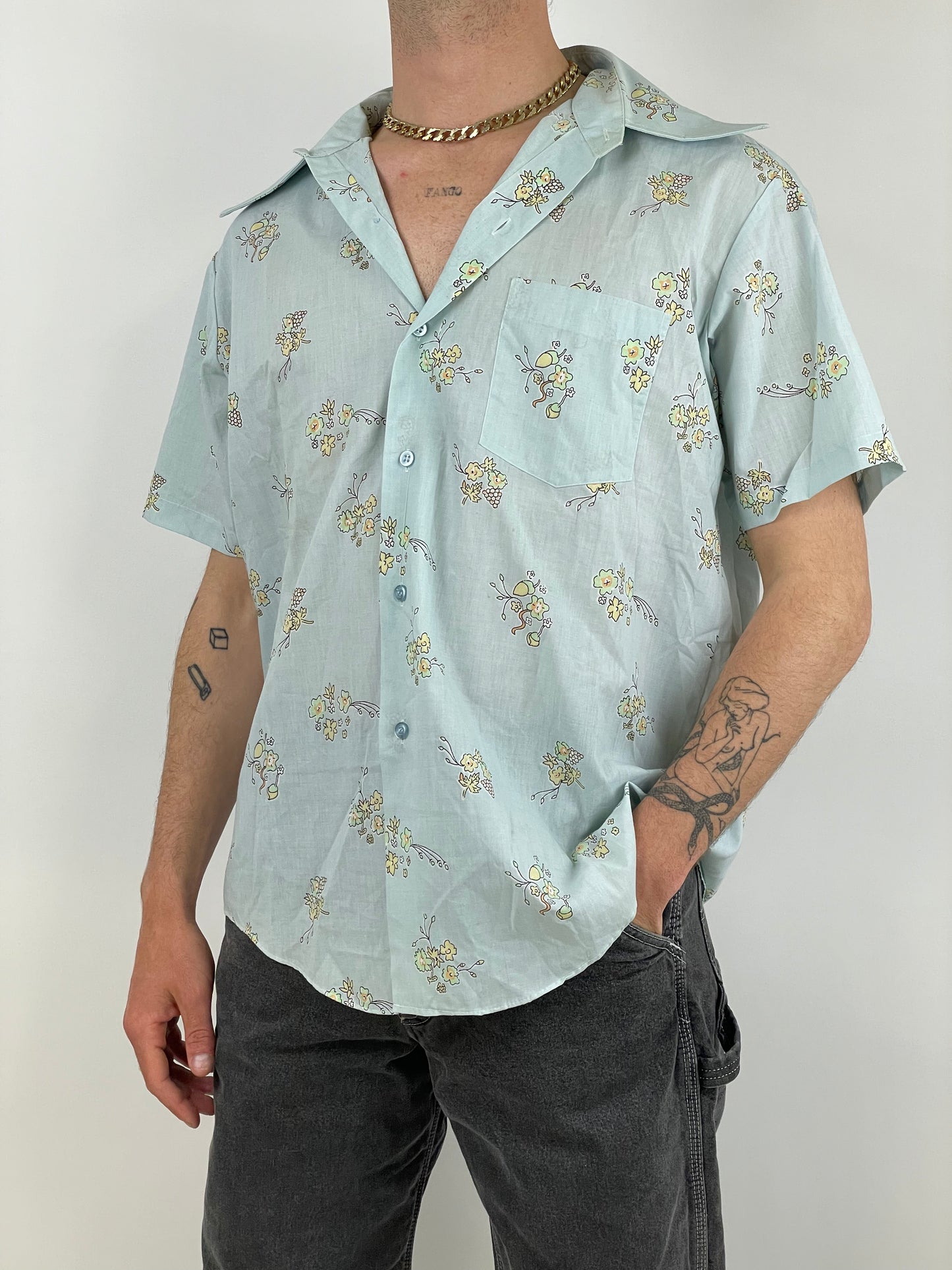 FRUIT OF THE LOOM shirt