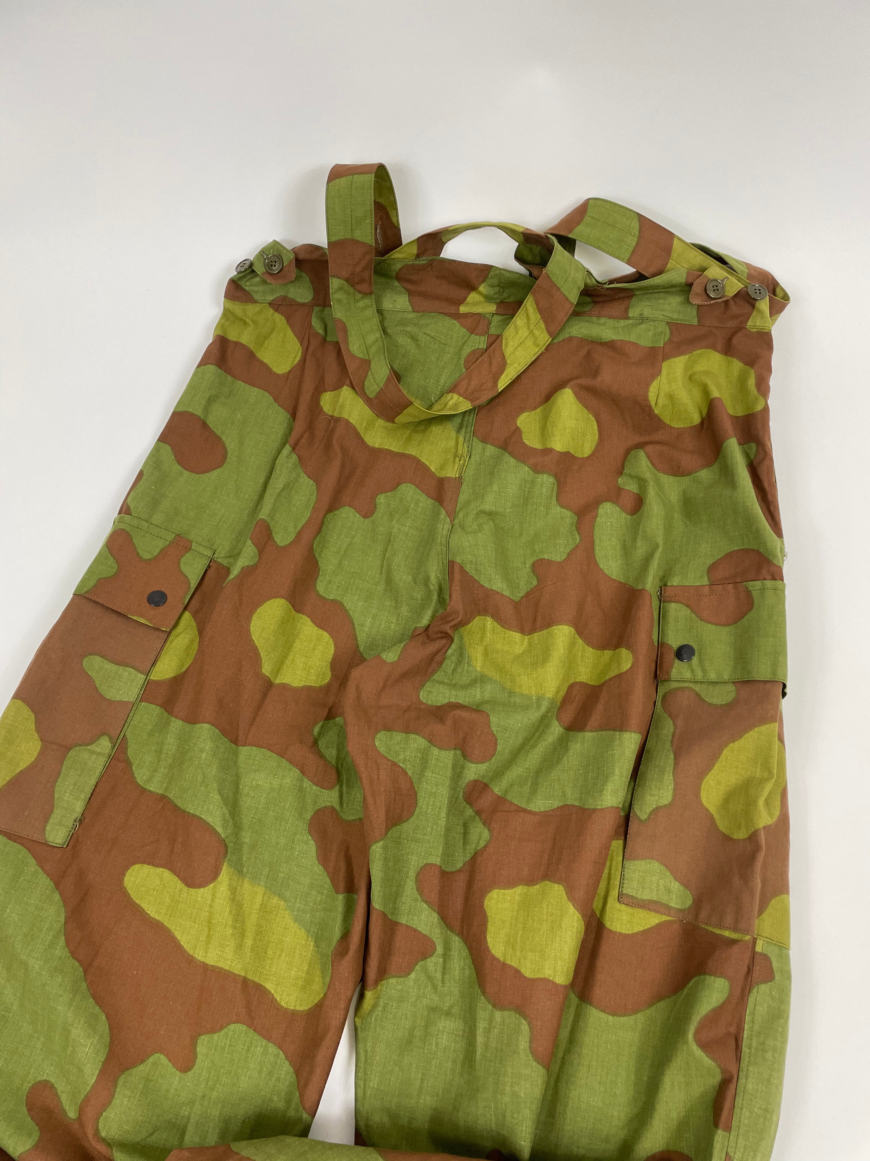 Vintage-Camouflage-Latzhose