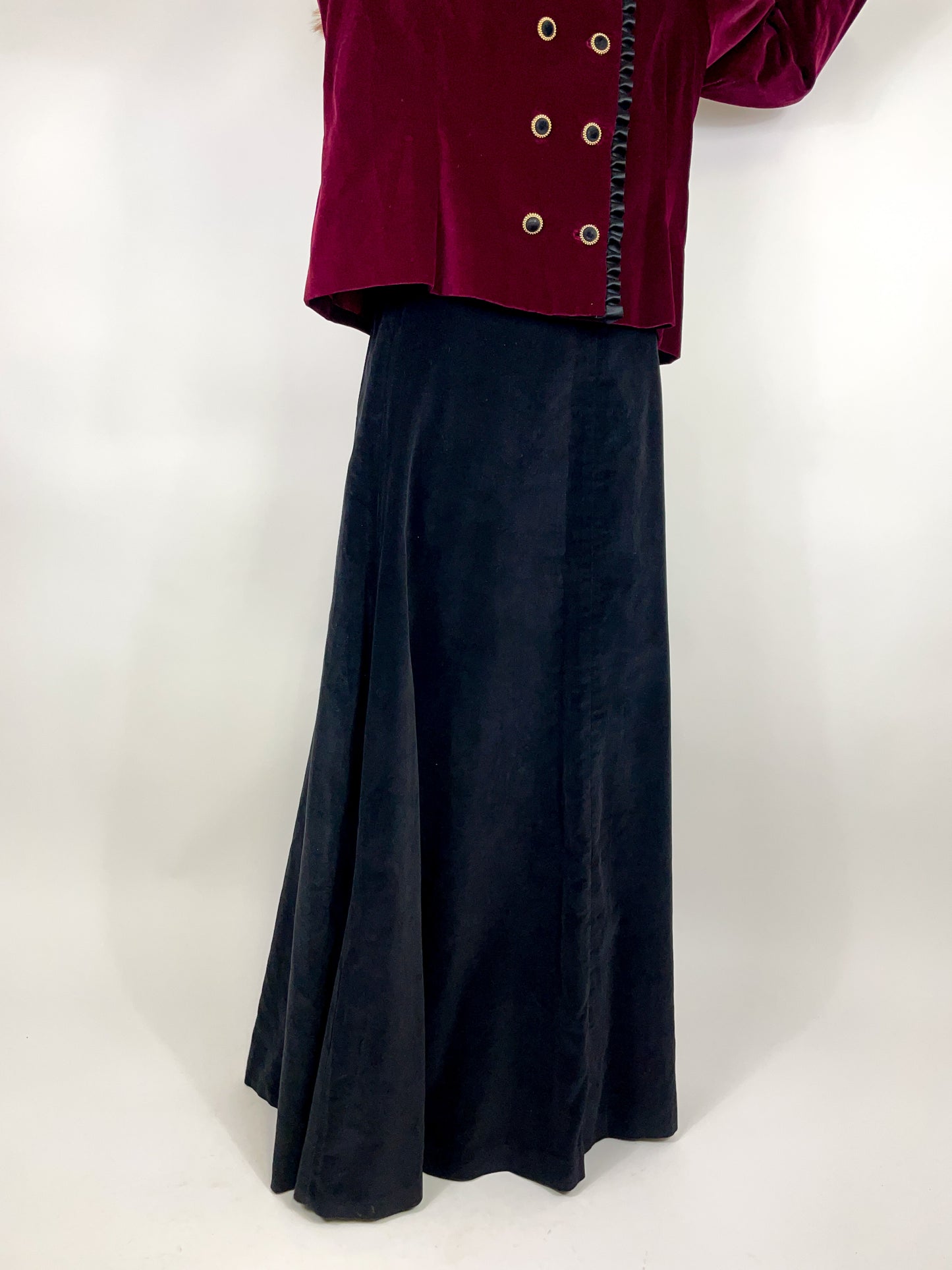 Smooth velvet long skirt