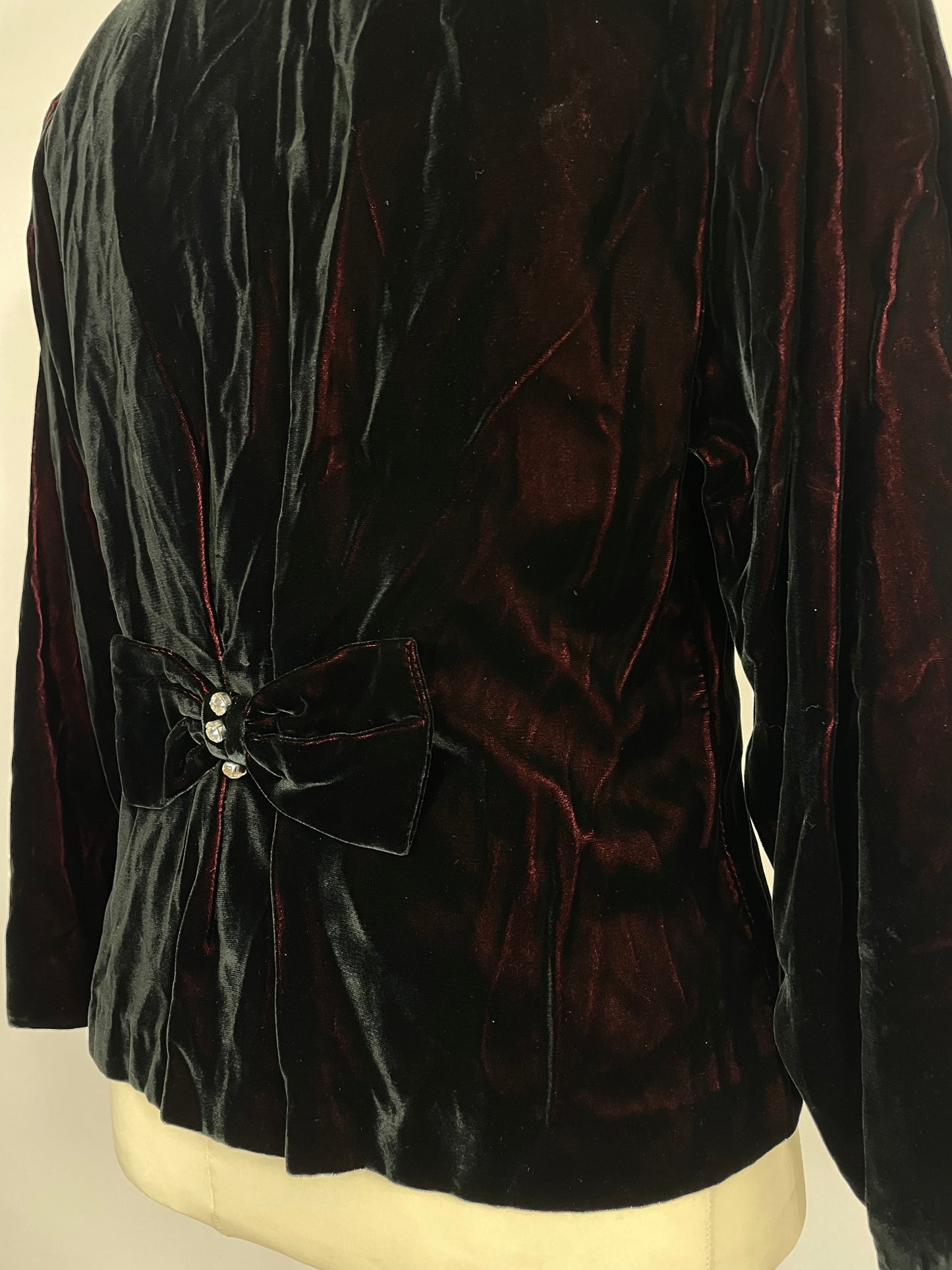 Jacke aus schillerndem Samt im Stil der 1980er Jahre