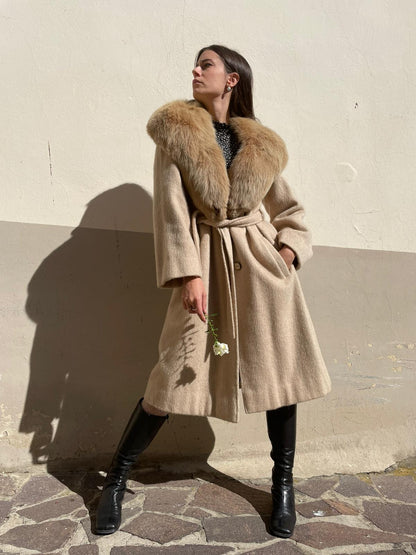 cappotto-vintage-con-pelliccia-e-cintura-colore-crema