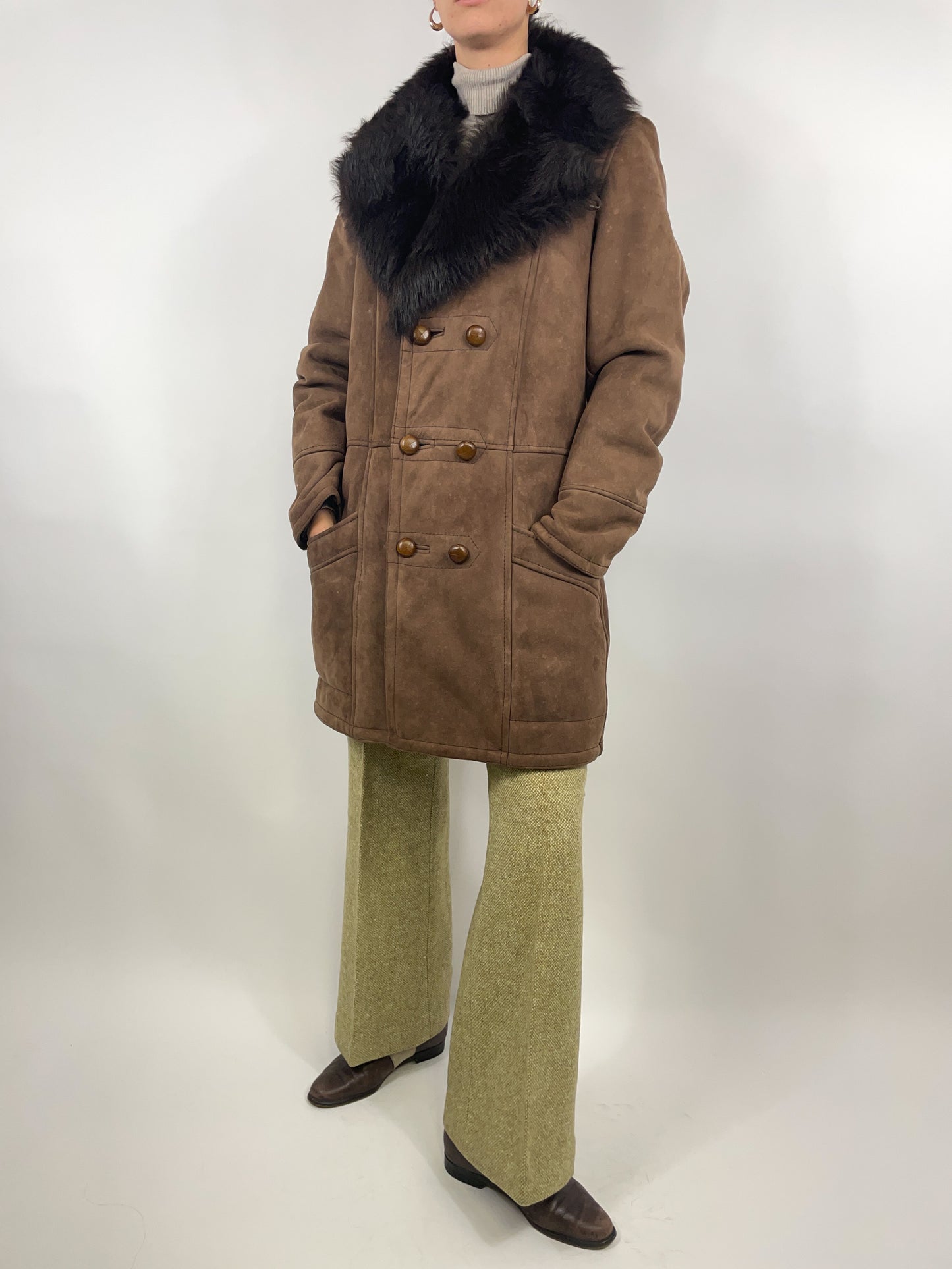 capotto-anni-70-in-camoscio-con-pelo-colore-marrone