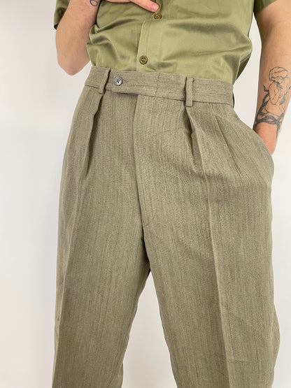 pantalone-anni-50-con-pence-bottone-zip-e-risvolto-sul-fondo